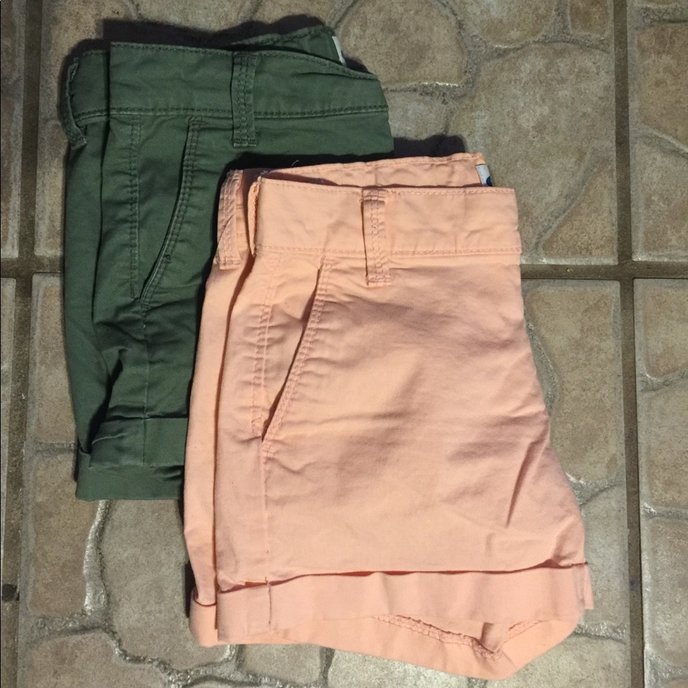 Green, and peach Old navy cargo short bundle sz: 7